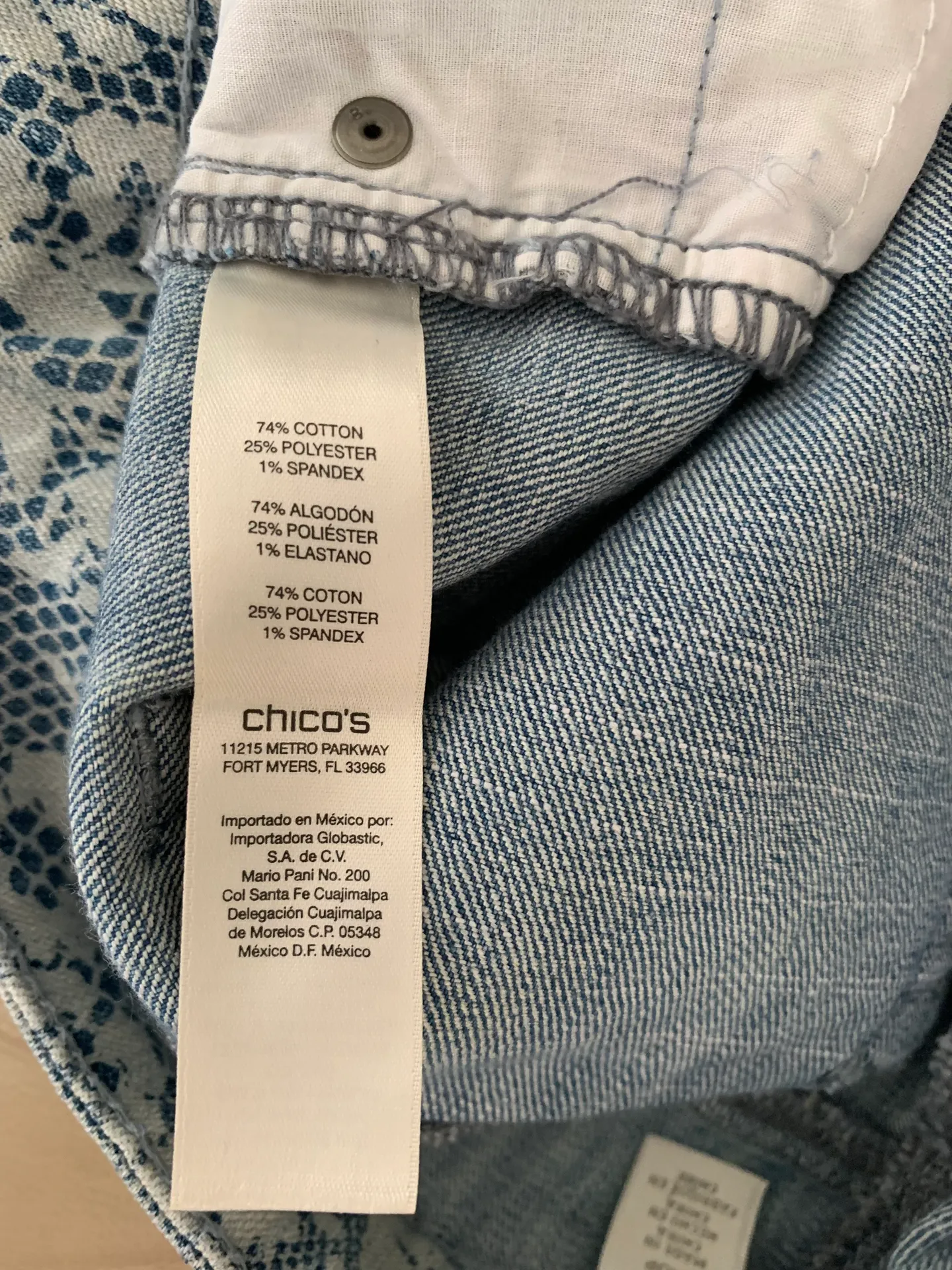 EUC CHICO’S Platinum Cropped Lace Print Jeans - Image 9