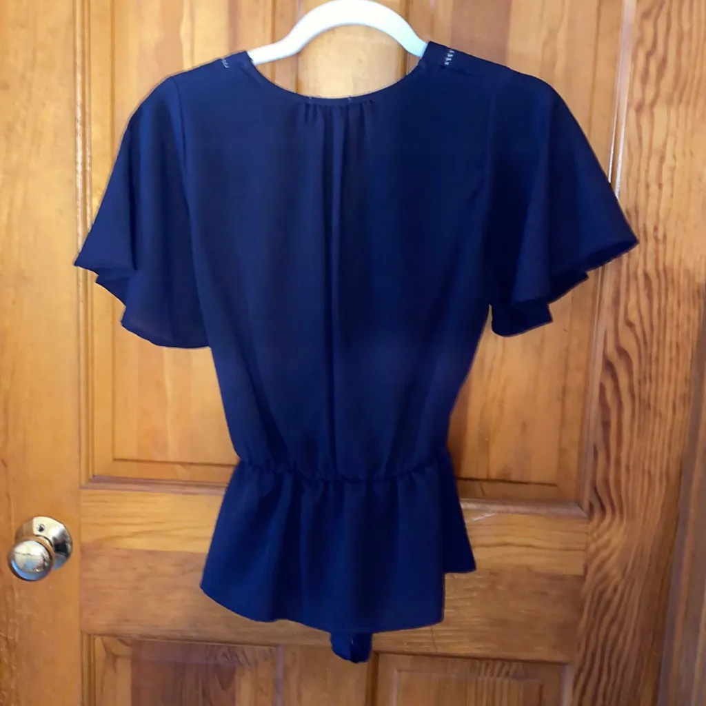 EUC Sienna Sky Navy Wrap Top, Size Small - Image 2