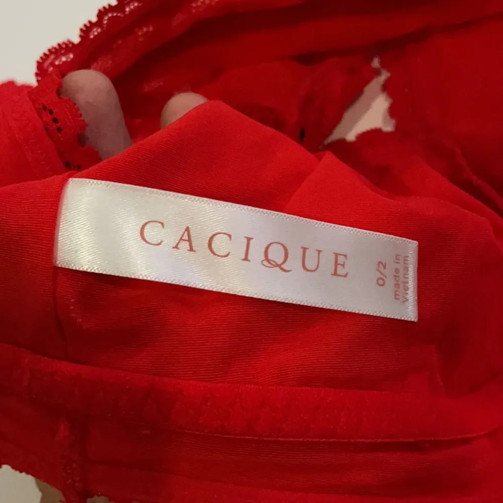 Cacique Red Lace Bralette keyhole open Back NEW - Image 5