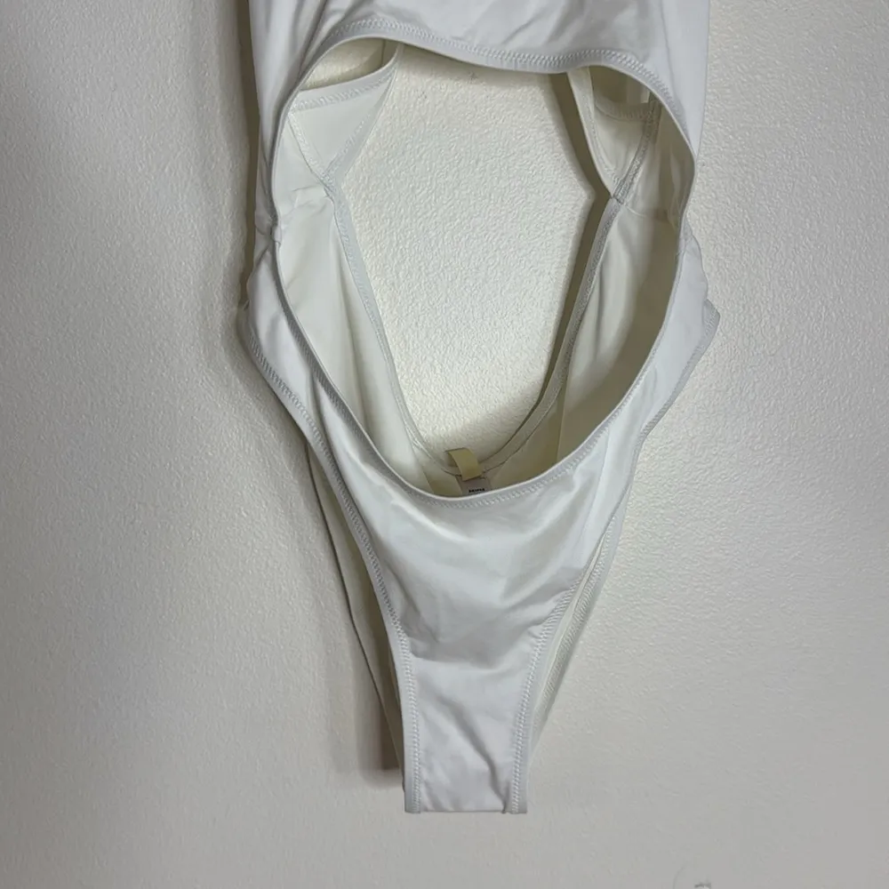 SKIMS signature cut out swimsuit monokini One-Piece size medium in marble - Image 4