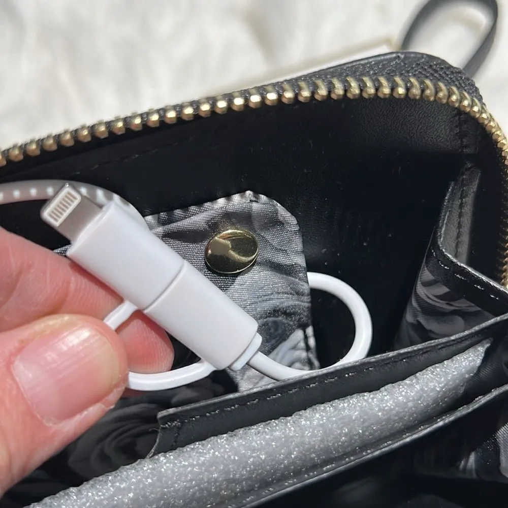 Adrienne Vittadini Charging Wristlet Wallet B92 - Image 7