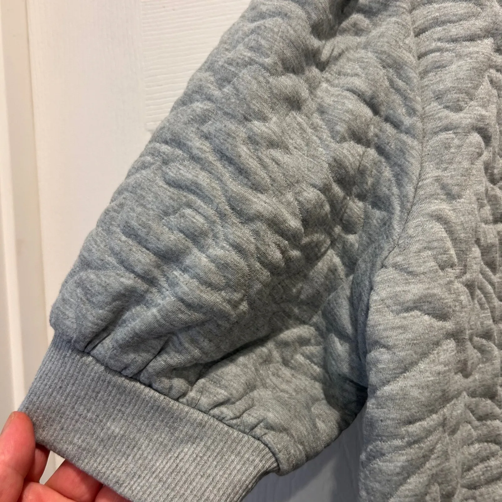 Nine West Women's Gray Quilted Short‎ Sleeve Sweatshirt Pullover Top Large - Image 2