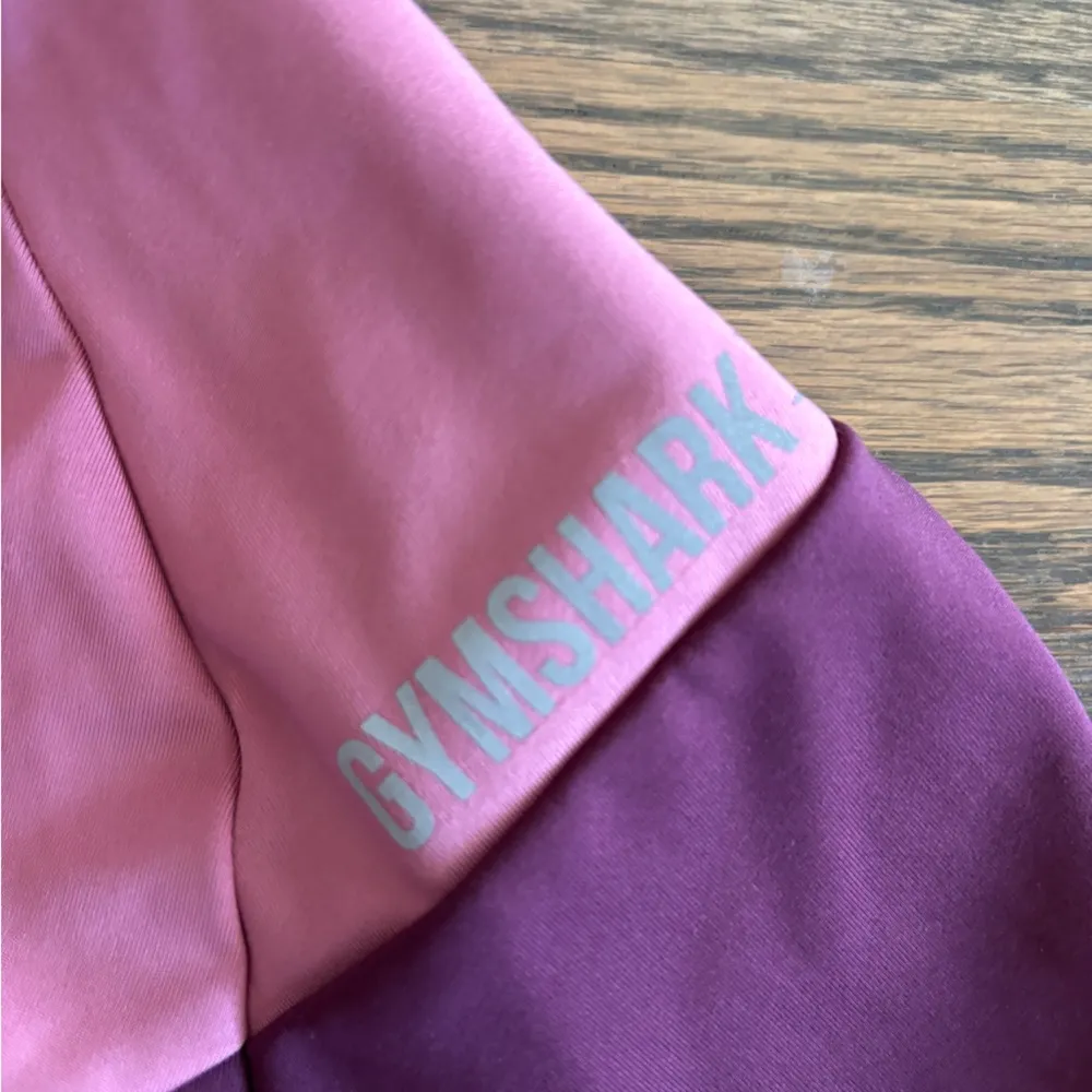 Gymshark Pink Asymmetric Short Sleeve Cropped Workout Top Size‎ Medium - Image 4