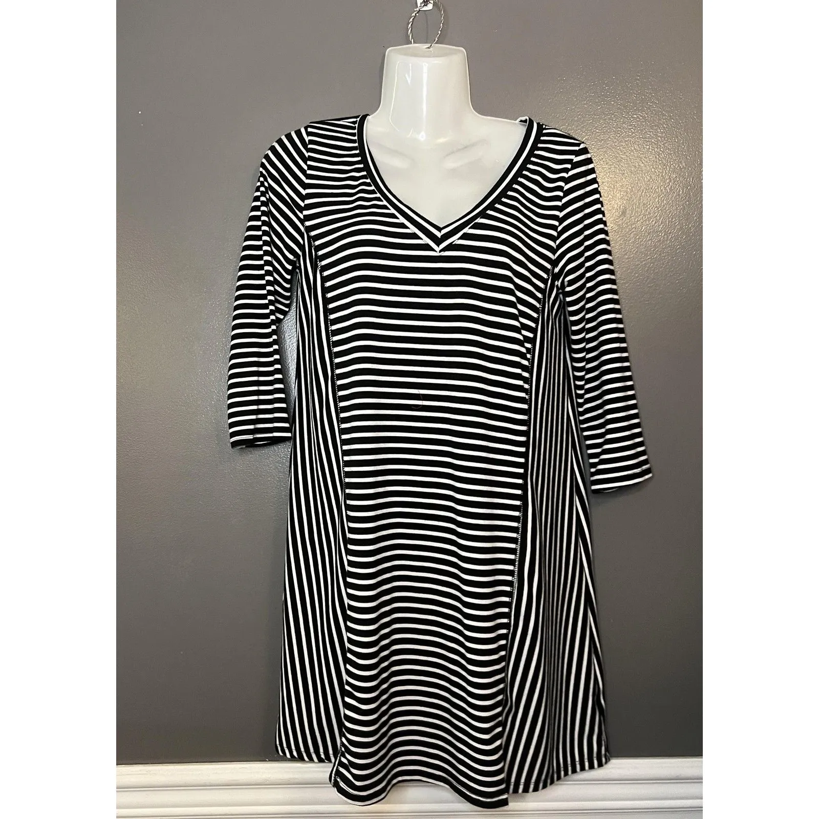 One Clothing Dress Womens Small Black White Stripe 3/4 Sleeve V Neck Rayon - Image 2