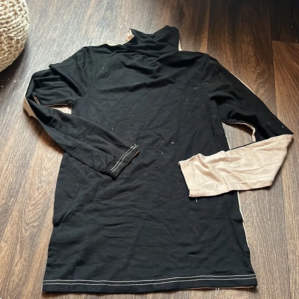 Playbutton Two Tone Turtle Neck - Image 2