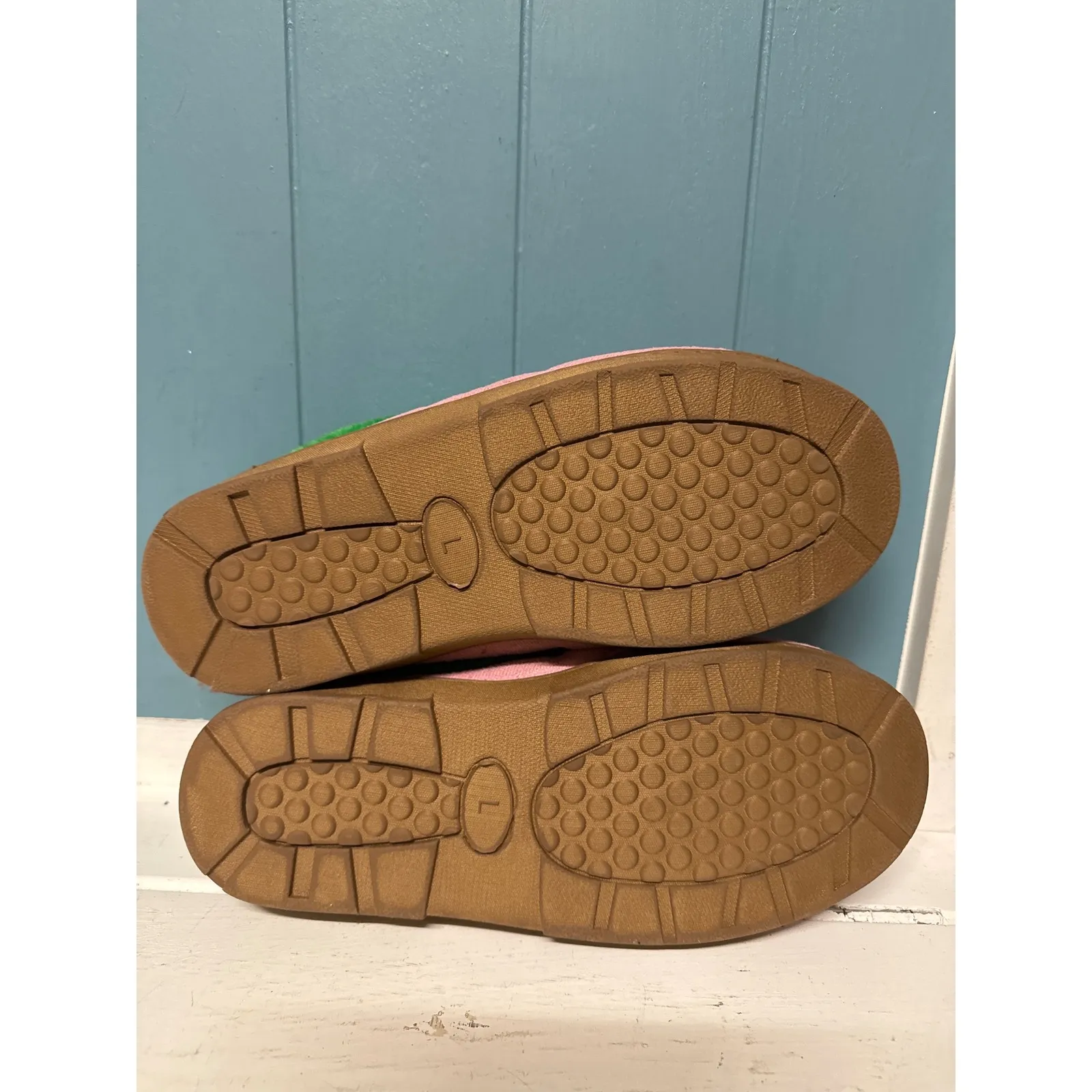 Pink AKA Slippers Green Fur Trim Embroidered 1908 Size L 7/8 Loungewear - Image 4