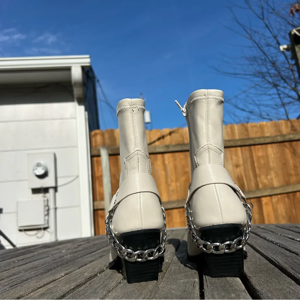 DV Dolce Vita Women's Keeler Harness Moto Engineer Chain Heeled Boots size 9 White - Image 5