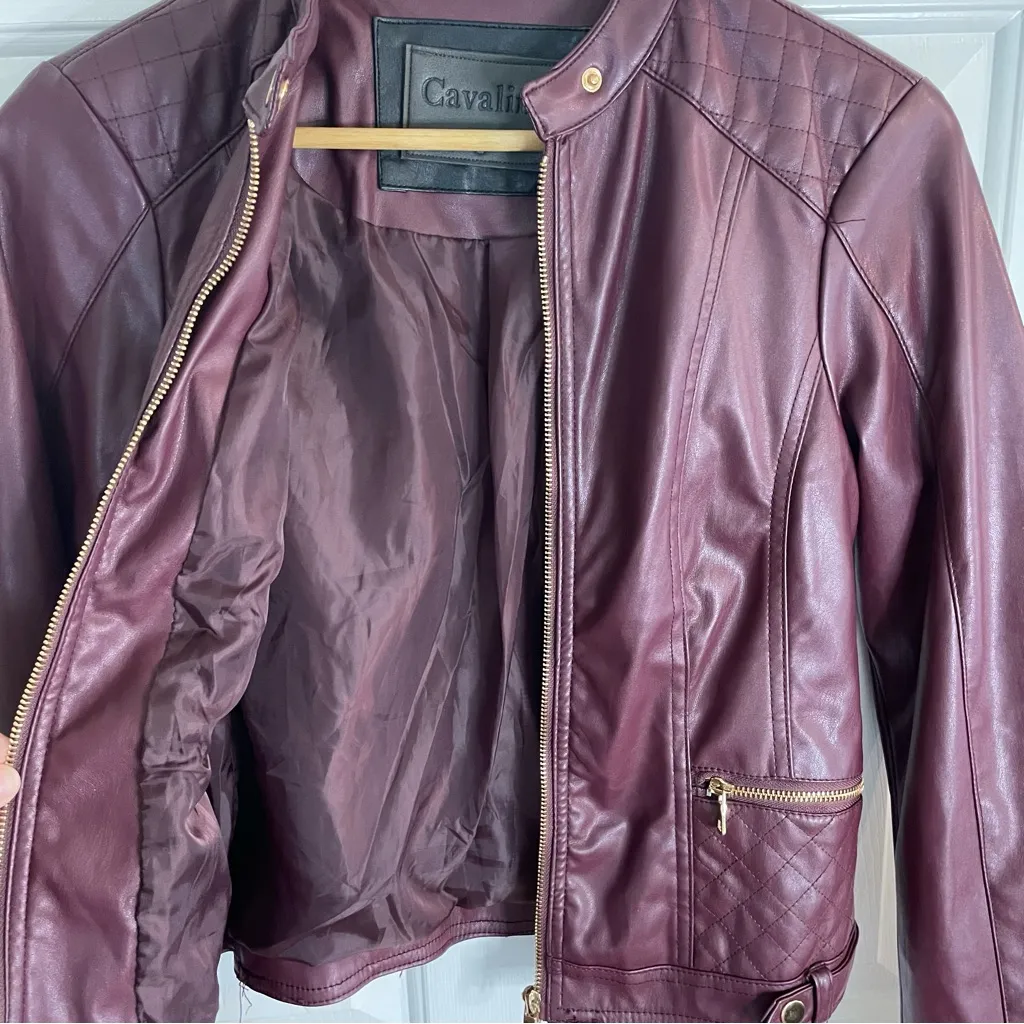 Cavalini Maroon Faux Leather Jacket With Zippered Pockets Size Small - Image 5
