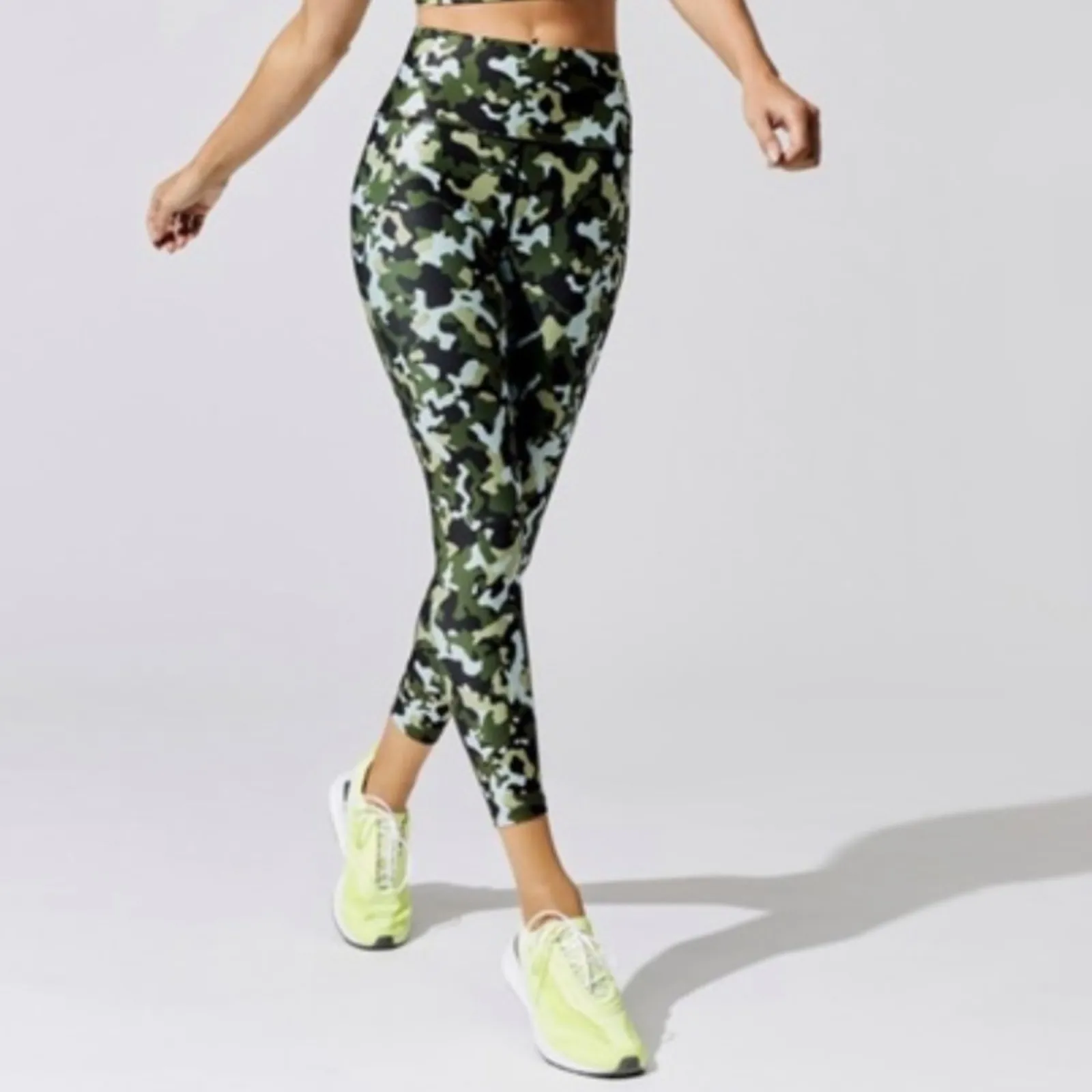 Carbon38 High Rise 7/8 Leggings in Refreshing Camo Size XS - Image 3