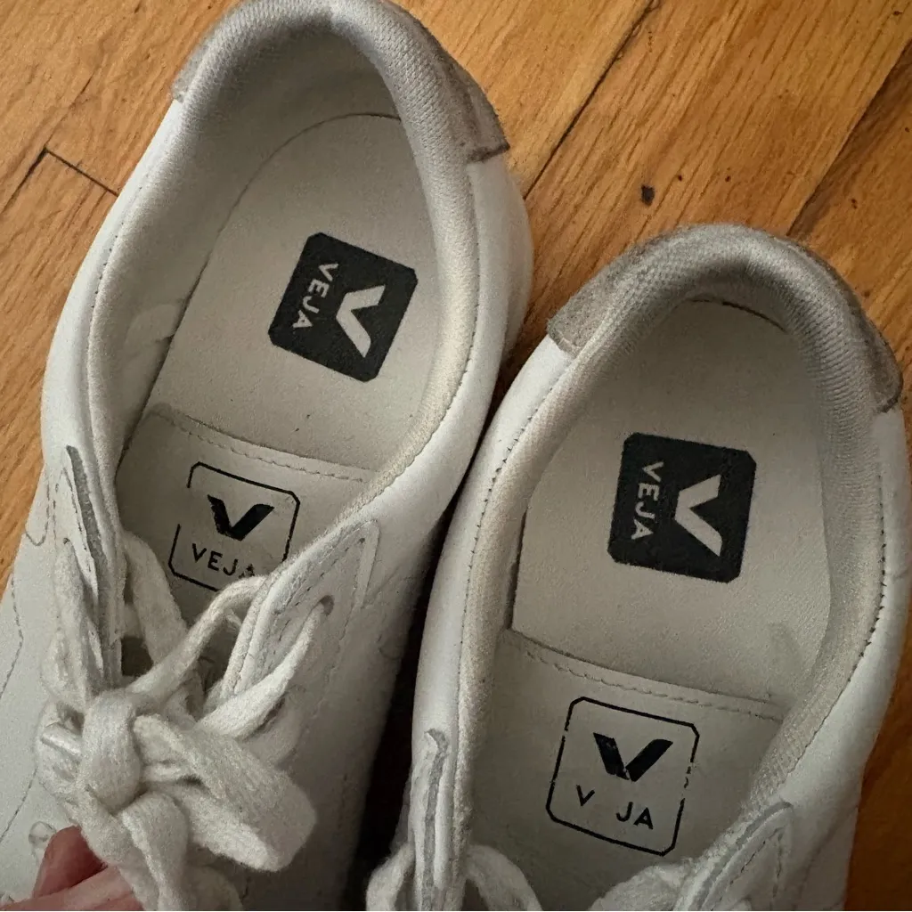 Veja Sneakers Size 7 - Image 4