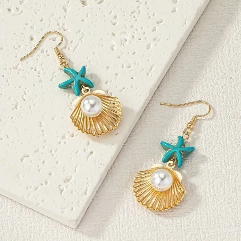 18k Gold Tone Seashell 🐚 Star ⭐️ Earrings ✨​​ - Image 3