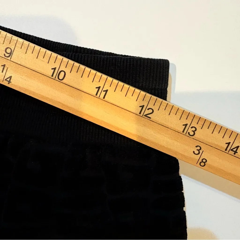 Guess women's pull on velvet jogger size S - Image 6