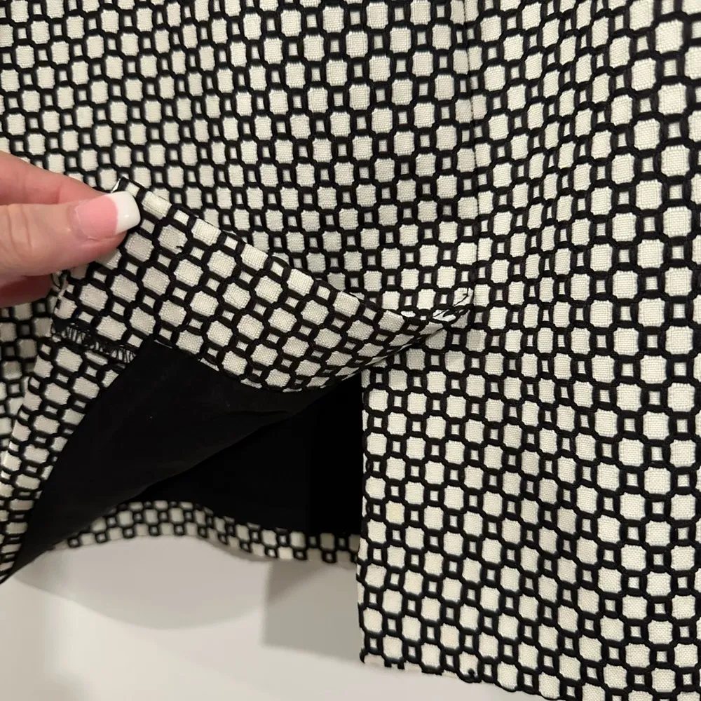 Black and White Patterned Women's Skirt - Image 3