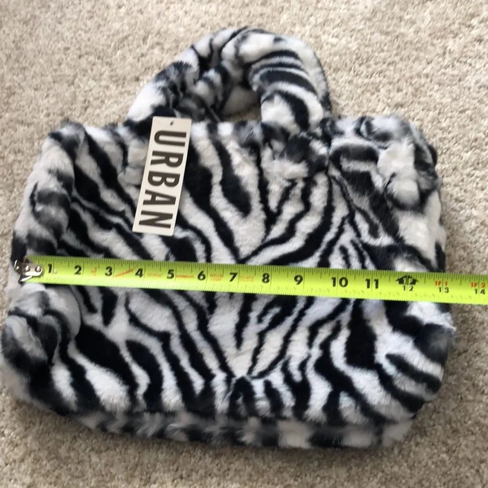 New  faux fur hand bag, 11”x13” - Image 7