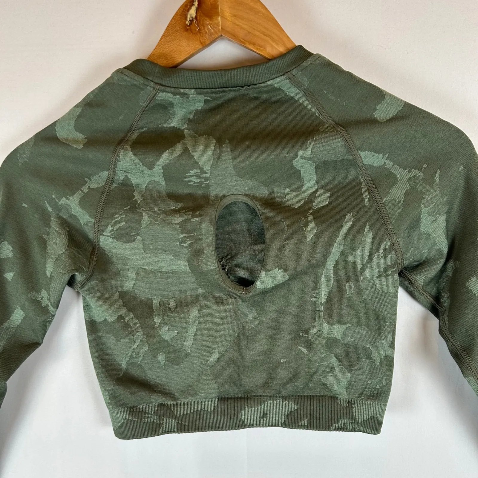 Gymshark Green Adapt Camo Seamless Cropped Long Sleeve Top Women's Size S - Image 9