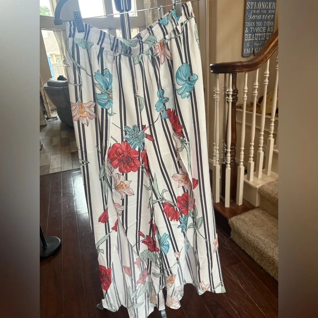 Free The Roses Floral Striped Wide Leg Pants with Slits Red Size L - Image 2