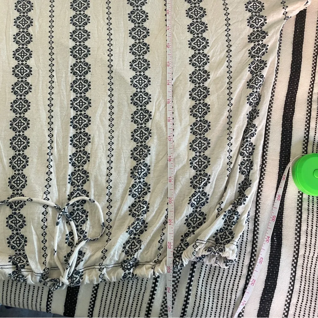 Hem & Thread Cold Shoulder Blouse Medium Navy Blue White Striped Short Sleeve‎ M - Image 9