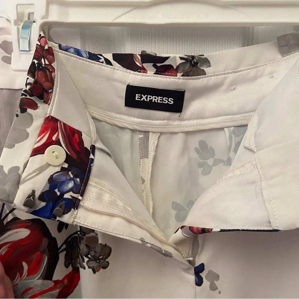 Express High Rise Ankle floral pant - Image 4