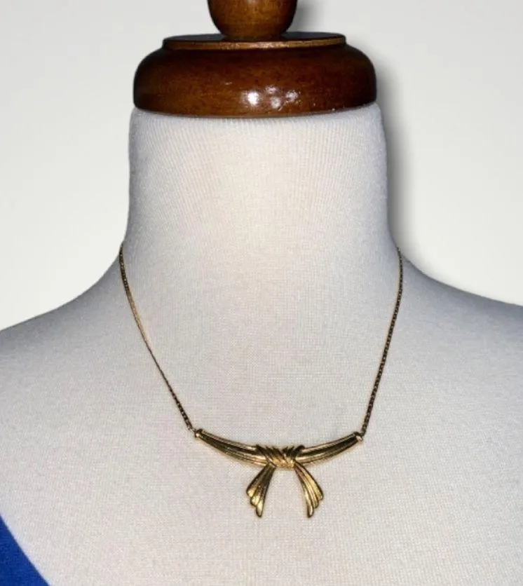 Avon Vintage Retro Elegant Western Gold Tone 16” Necklace In Box - Image 2