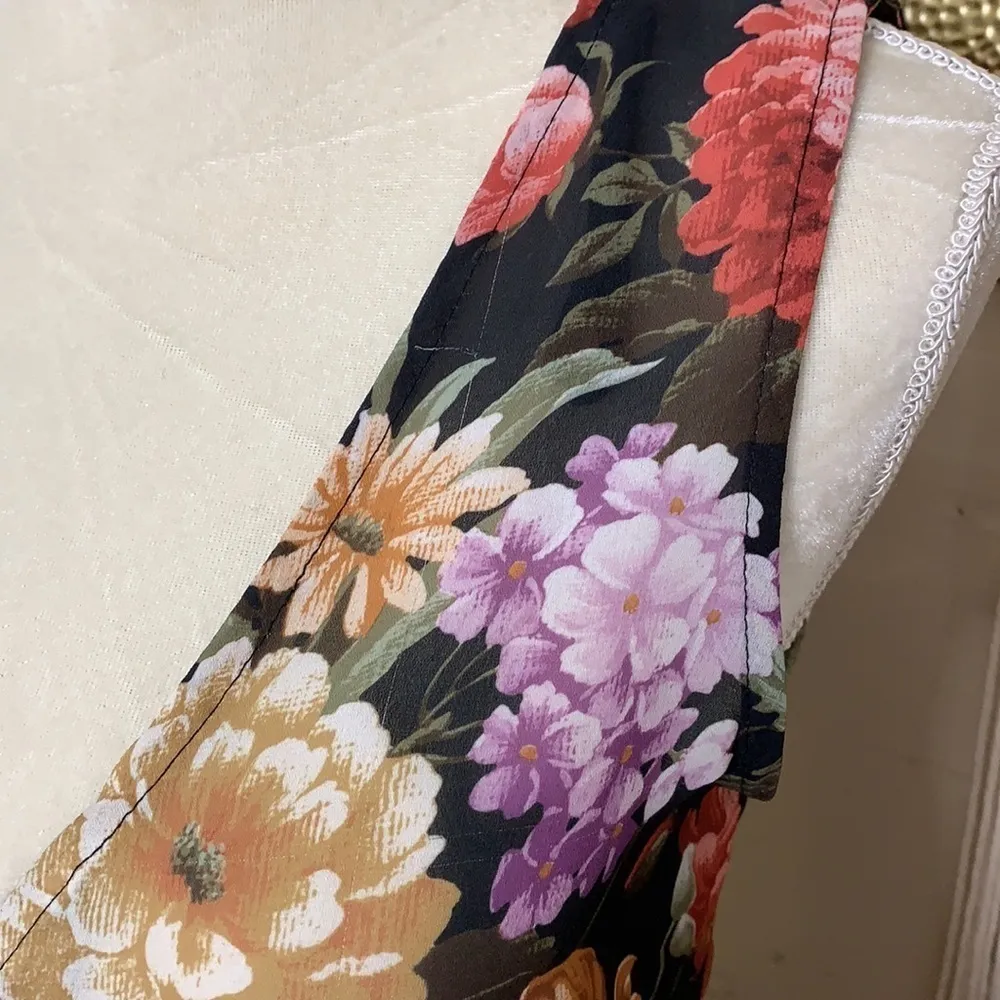 vintage yes clothing co • floral tapestry sleeveless lightweight cardigan Black - Image 7