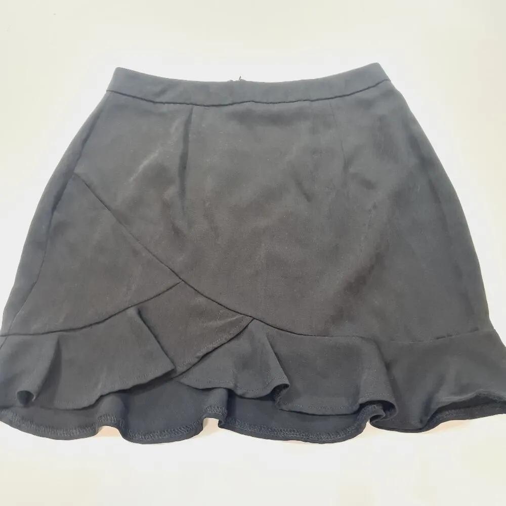 Superdown milan ruffle mini skirt Medium - Image 3
