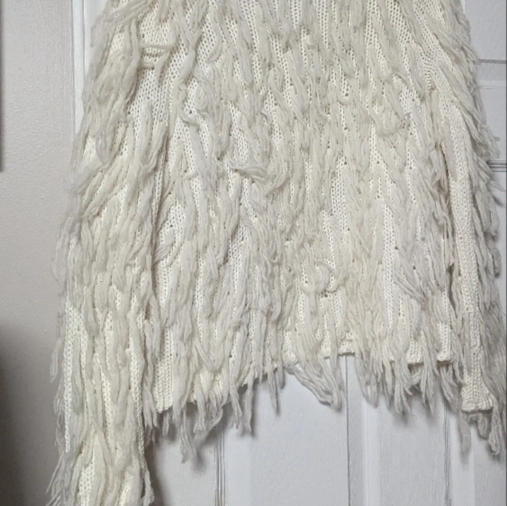 Kendall & Kylie Cream Fringe Sweater size XS0S - Image 5