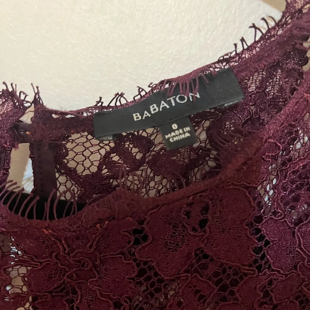 Babaton Size 0 Wine Red Lace Short Sleeve Dress - Image 4