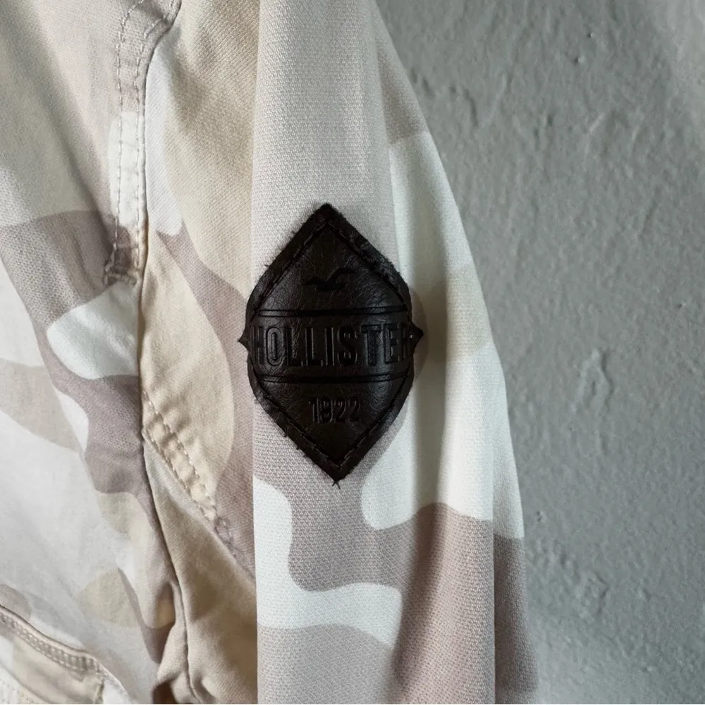 Hollister camo jacket size large - Image 5