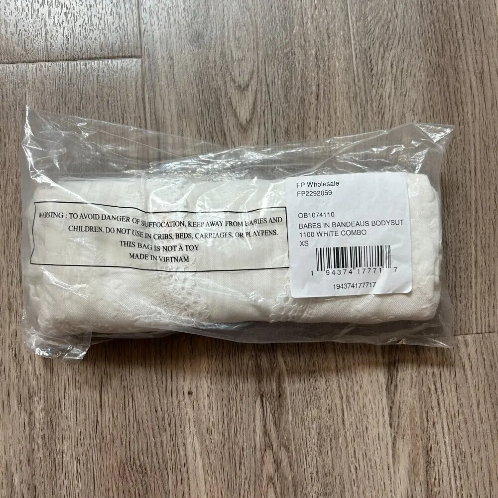 Free People Babes in Bandeaus Floral Lace Bodysuit in White Combo Size XS NWT - Image 4