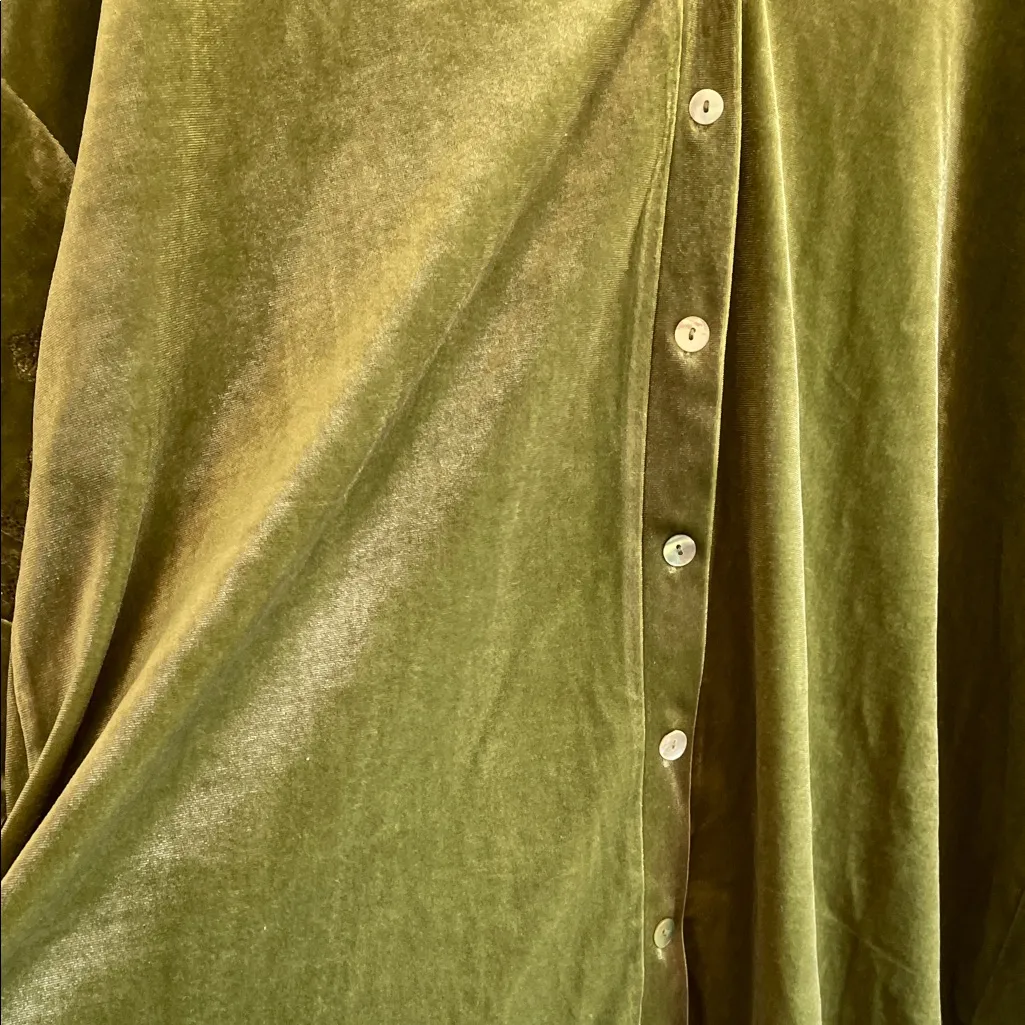Elegant Olive Velvet Button - Image 4