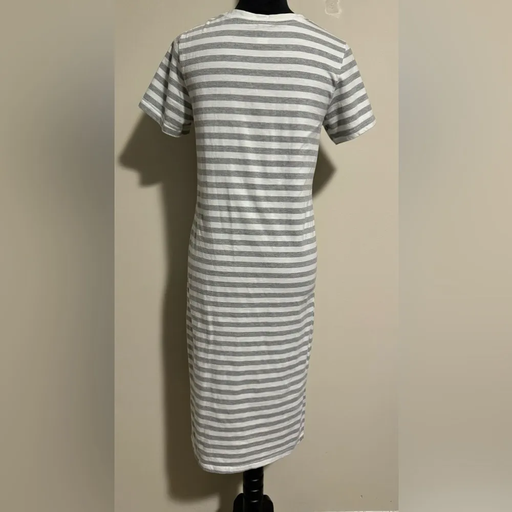 EUC Air Waves Grey and White Striped T Shirt Dress Floral Skull Graphic size XL Gray - Image 4