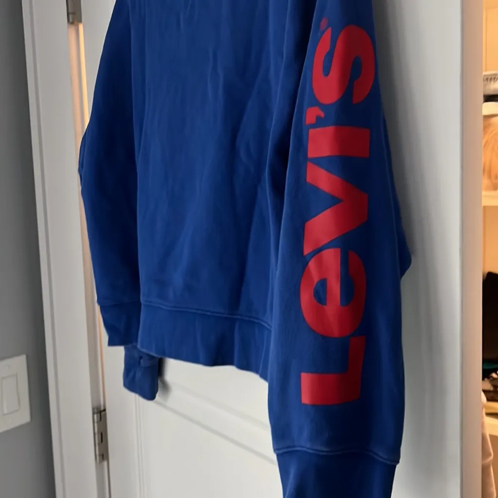 Blue Levi’s sweater - Image 5