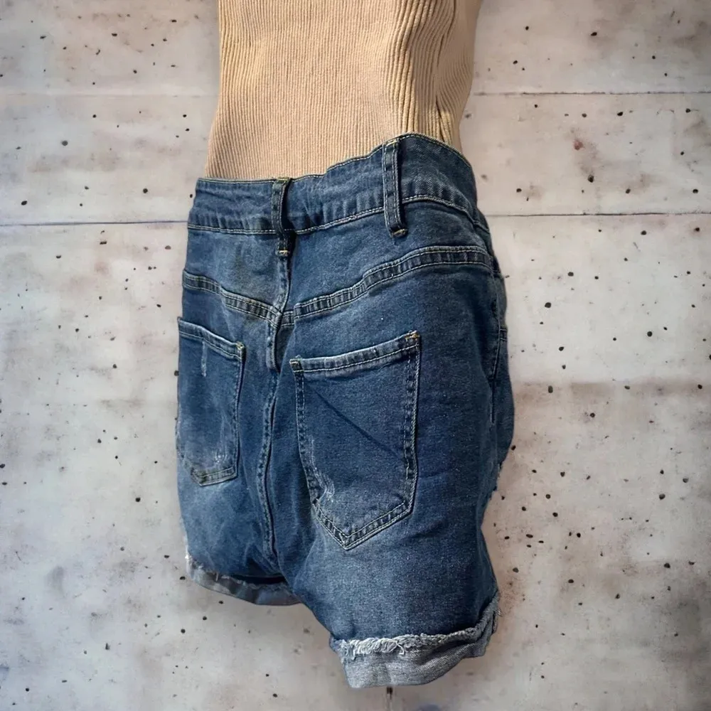 Leopard print patch denim jean shorts size‎ small Blue - Image 5