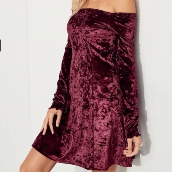 HOLLISTER Crushed Velvet Off-Shoulder Long Sleeve Dress – Size XS – NWT - Image 2