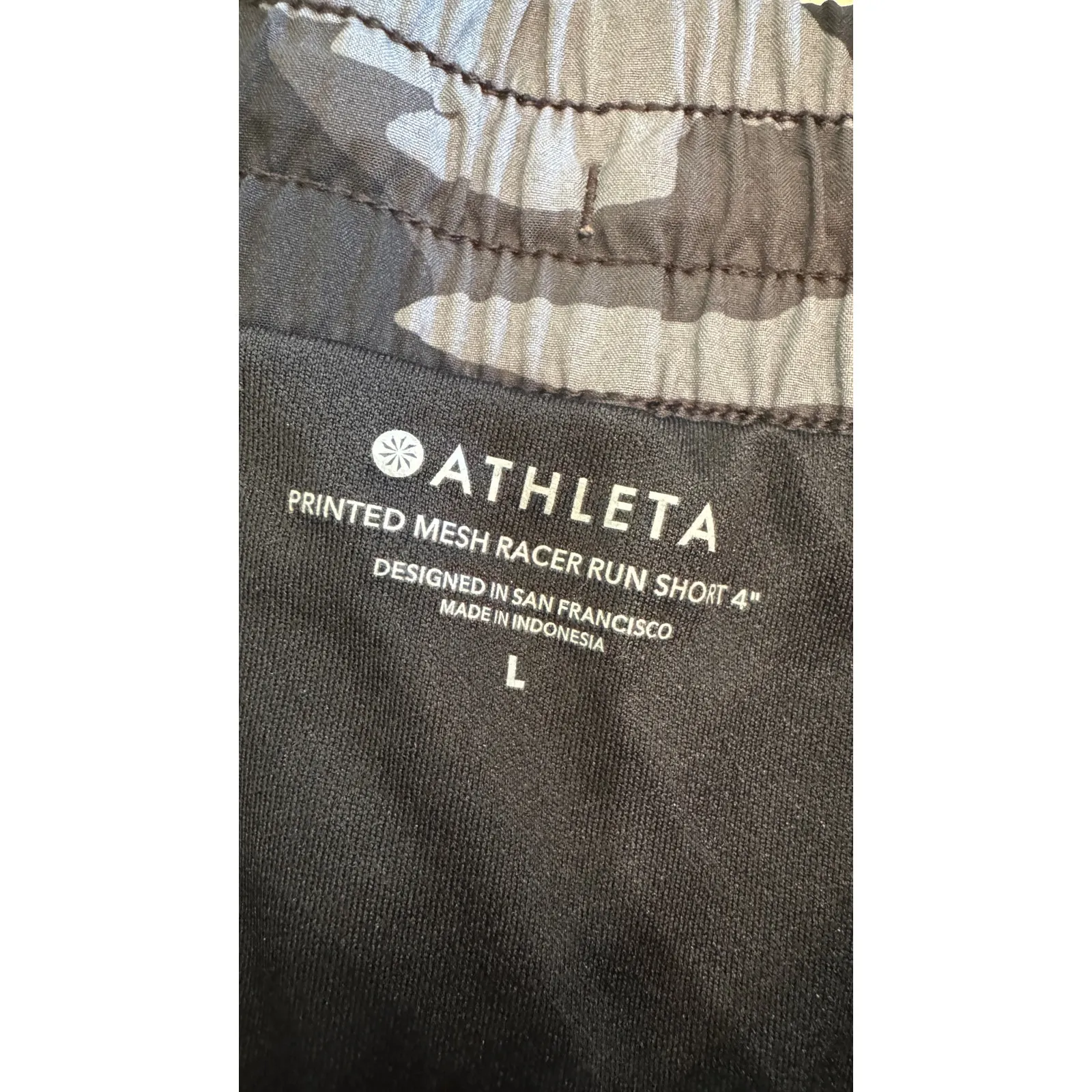 ATHLETA PRINTED MESH RACER RUN SHORT 4” black camo size large - Image 8