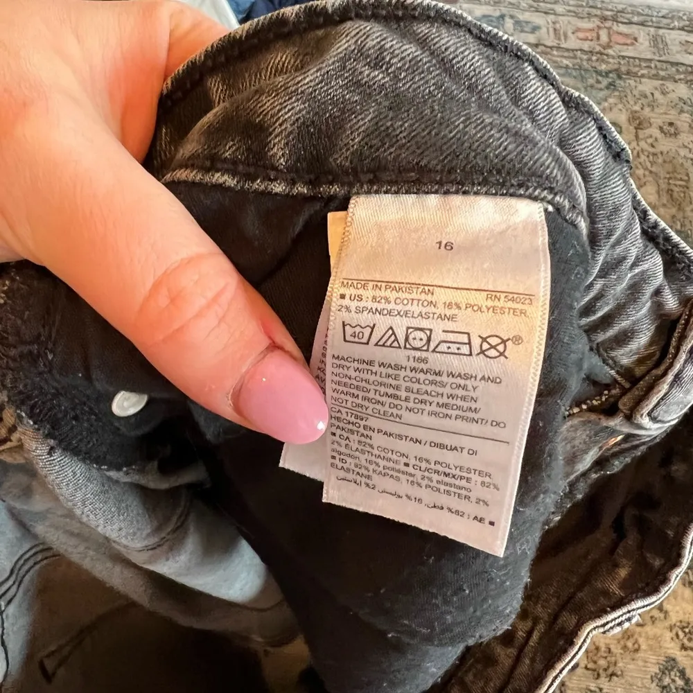 Old Navy Rockstar Super Skinny - Image 5