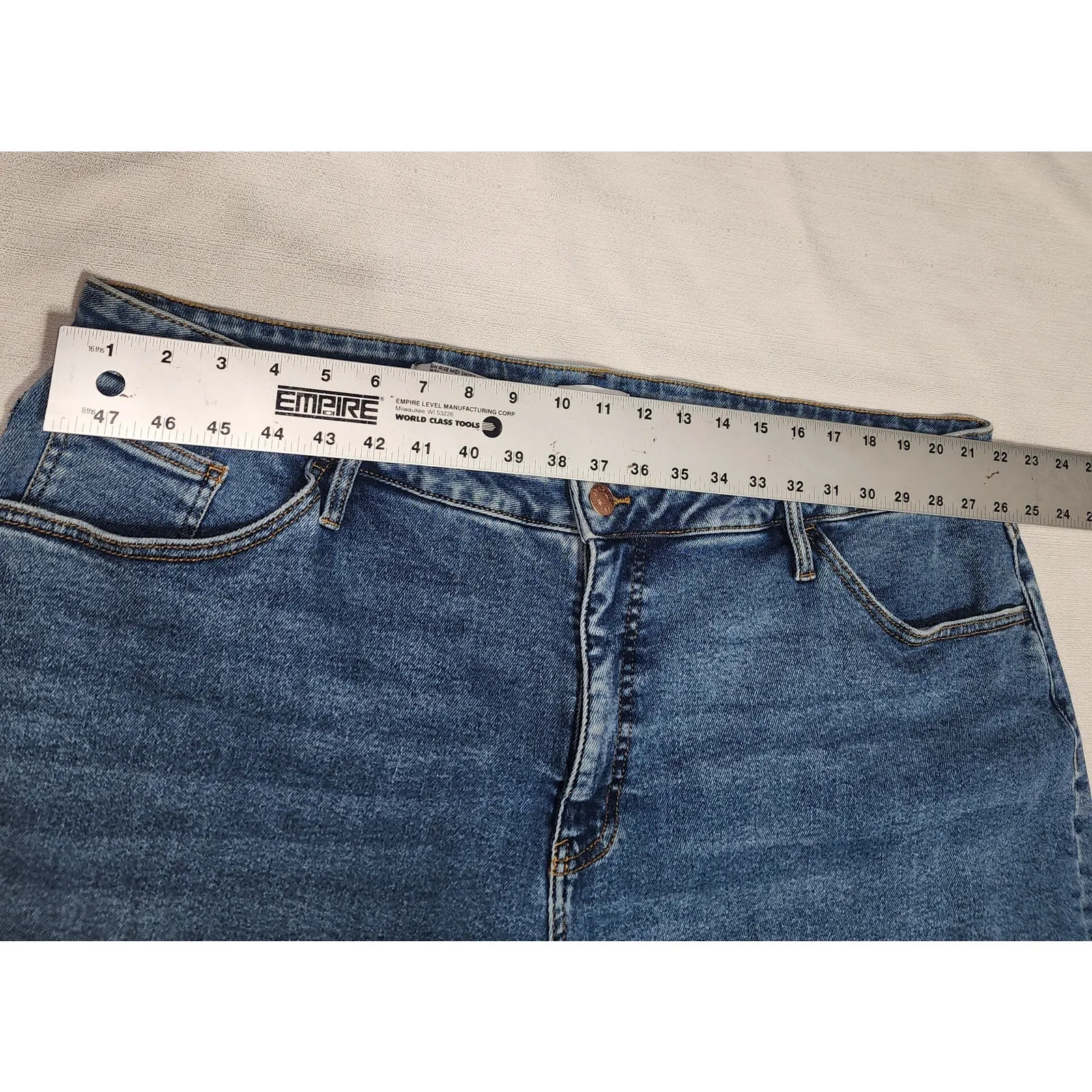 AVA&VIV Women shorts high rise mid shorts waist 44'' - Image 2