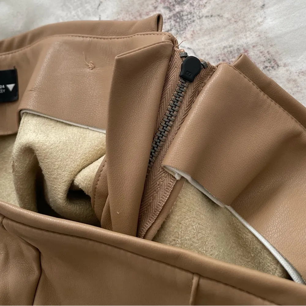 Zara tan vegan leather high rise ankle zip pants, size XS biker cottagecore - Image 13