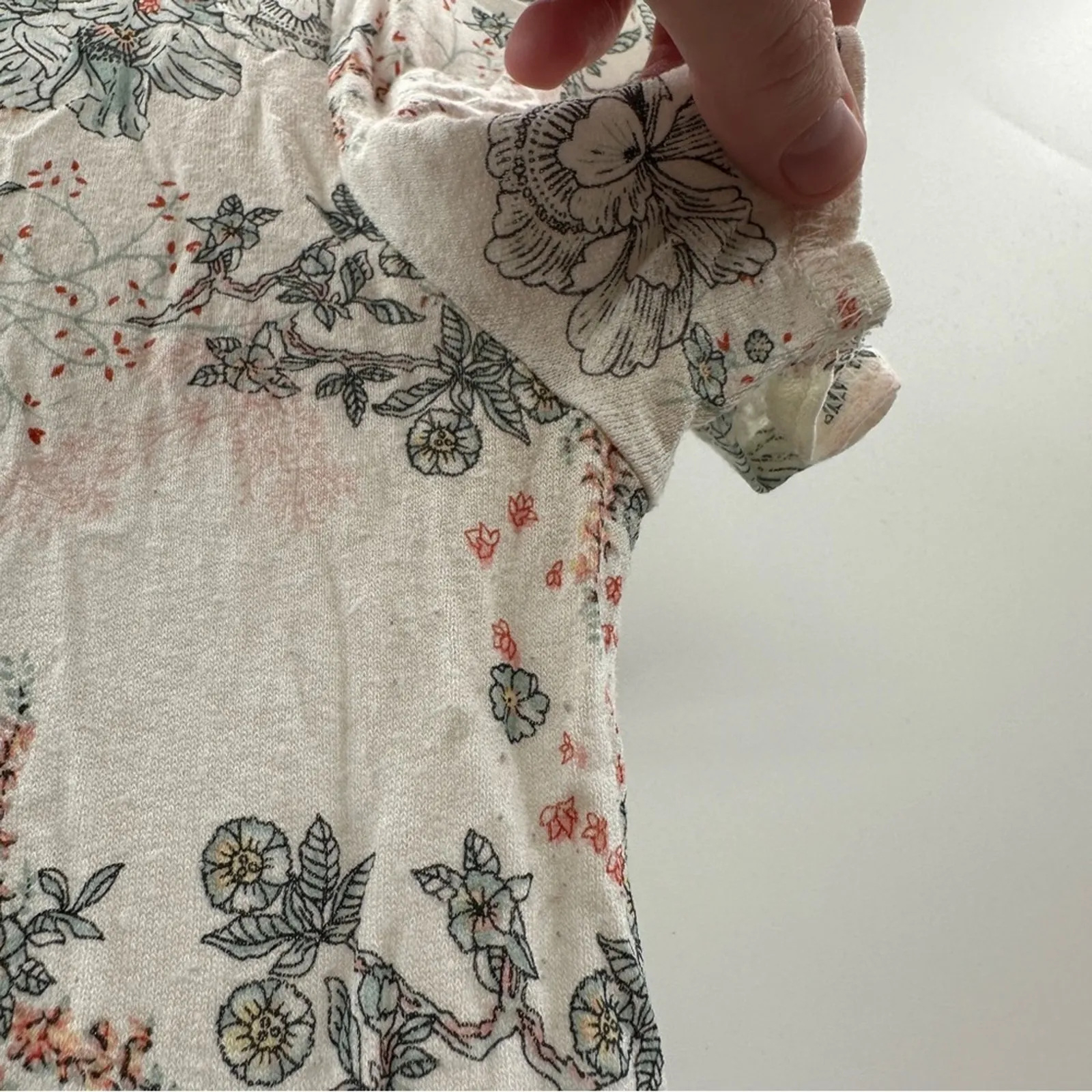 Maurices Off White Cream Black &‎ Red Floral Short Sleeve Tee Shirt Top Sz XS - Image 3