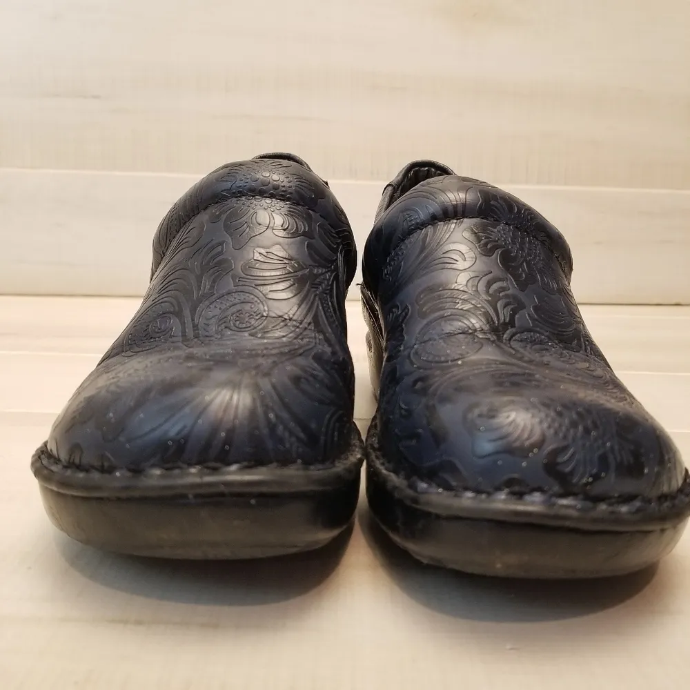 {6.5M} b.o.c. Peggy clogs navy floral embossed Blue Size 6.5 - Image 4