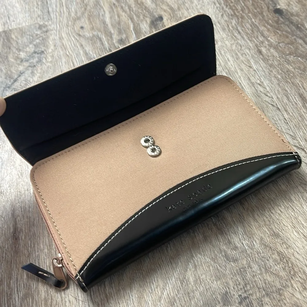 Kate Spade Tan and Black Wallet - Image 5