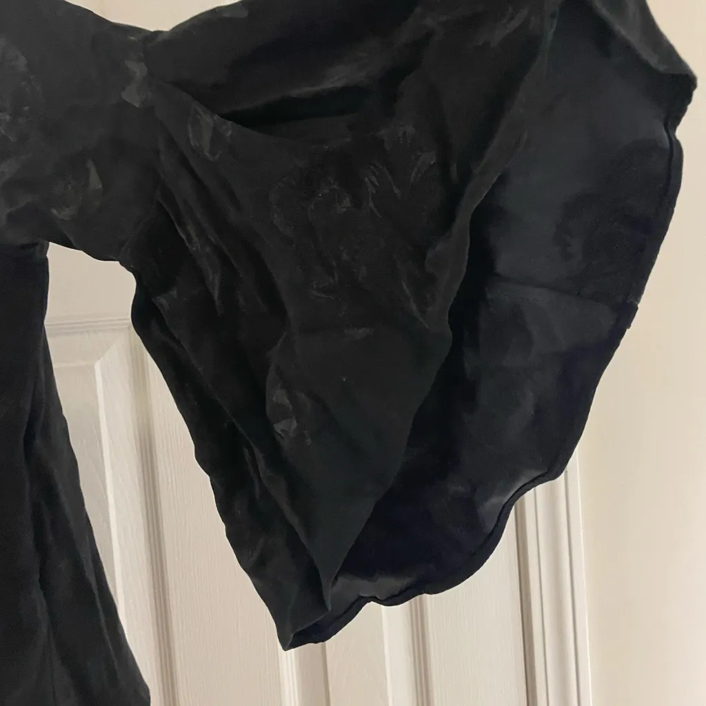 Alice + Olivia Black Blouse Black Floral Details Bell Sleeve Medium - Image 2