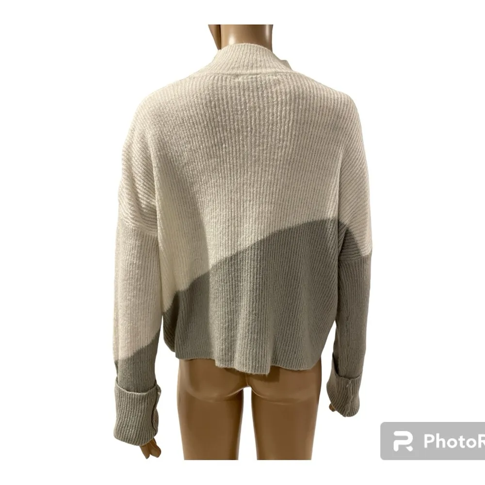 NWT PLANET GOLD SWEATER - Image 3