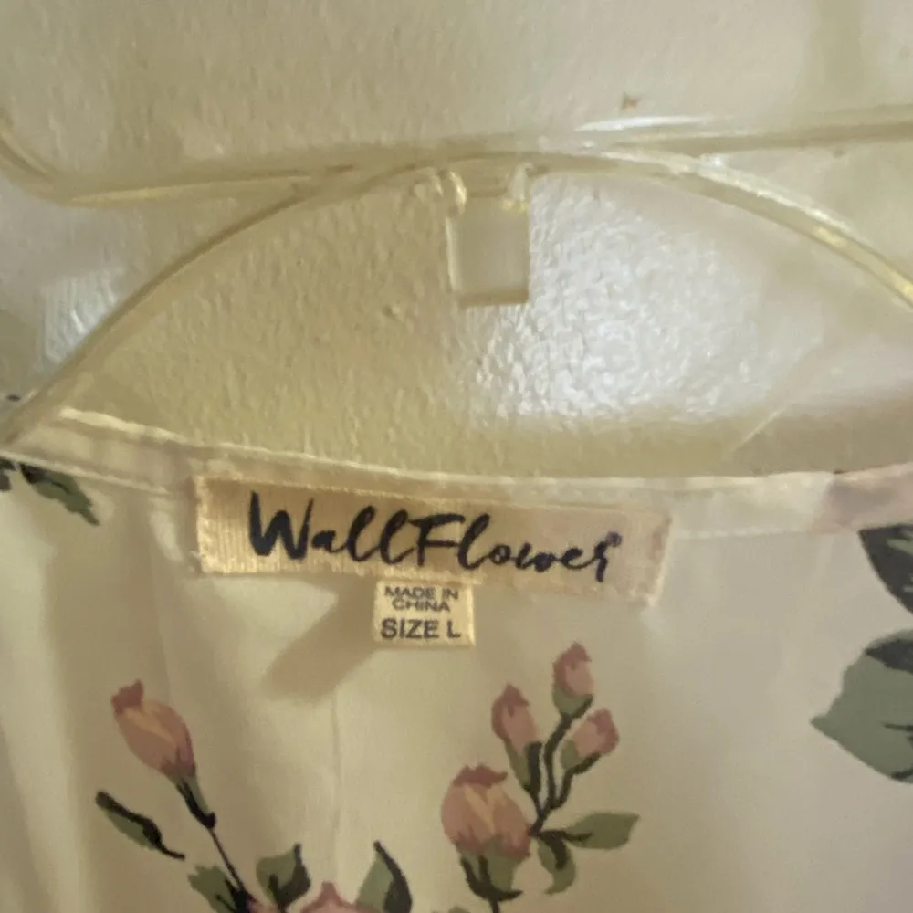 Wallflowers Women’s Open Front Kimono Robe L Large White With Floral Pattern - Image 2