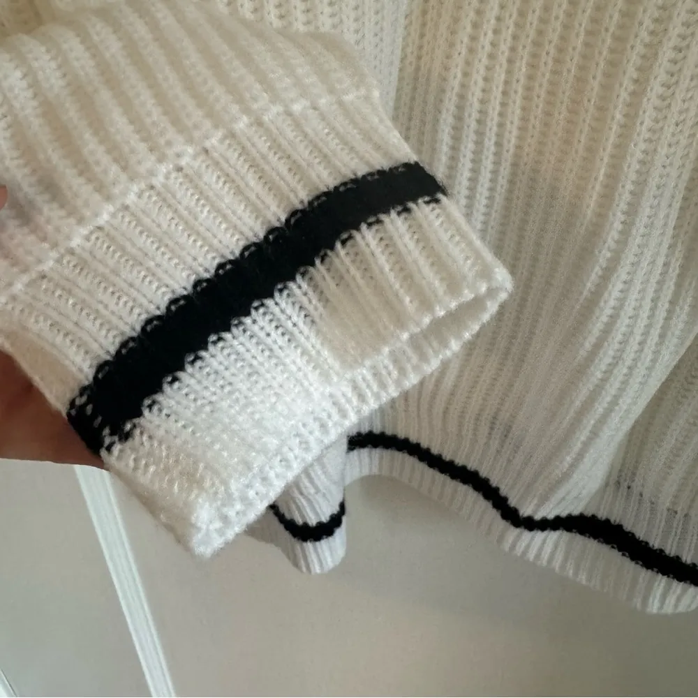 White Chunky V - Image 5