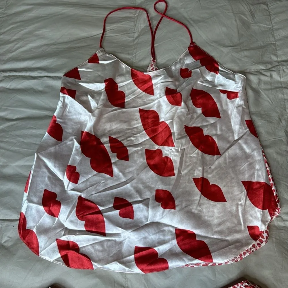 Victoria’s Secret Y2K satin pajamas Sleepwear Set lips kisses print SZ medium - Image 2