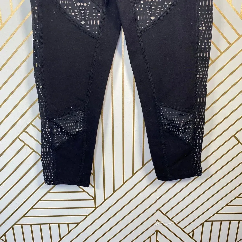 Alo Yoga Charm Capri‎ Leggings Cropped Laser Cut Mesh Stretch Black Size Small - Image 7