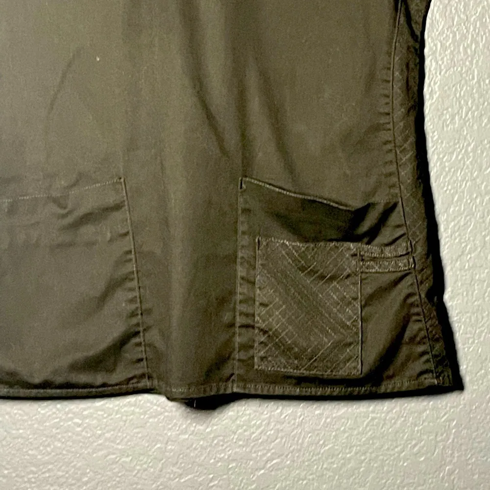 Vera Bradley Signature Women's Maya V-Neck Top size Small V6102  pockets nurse - Image 8