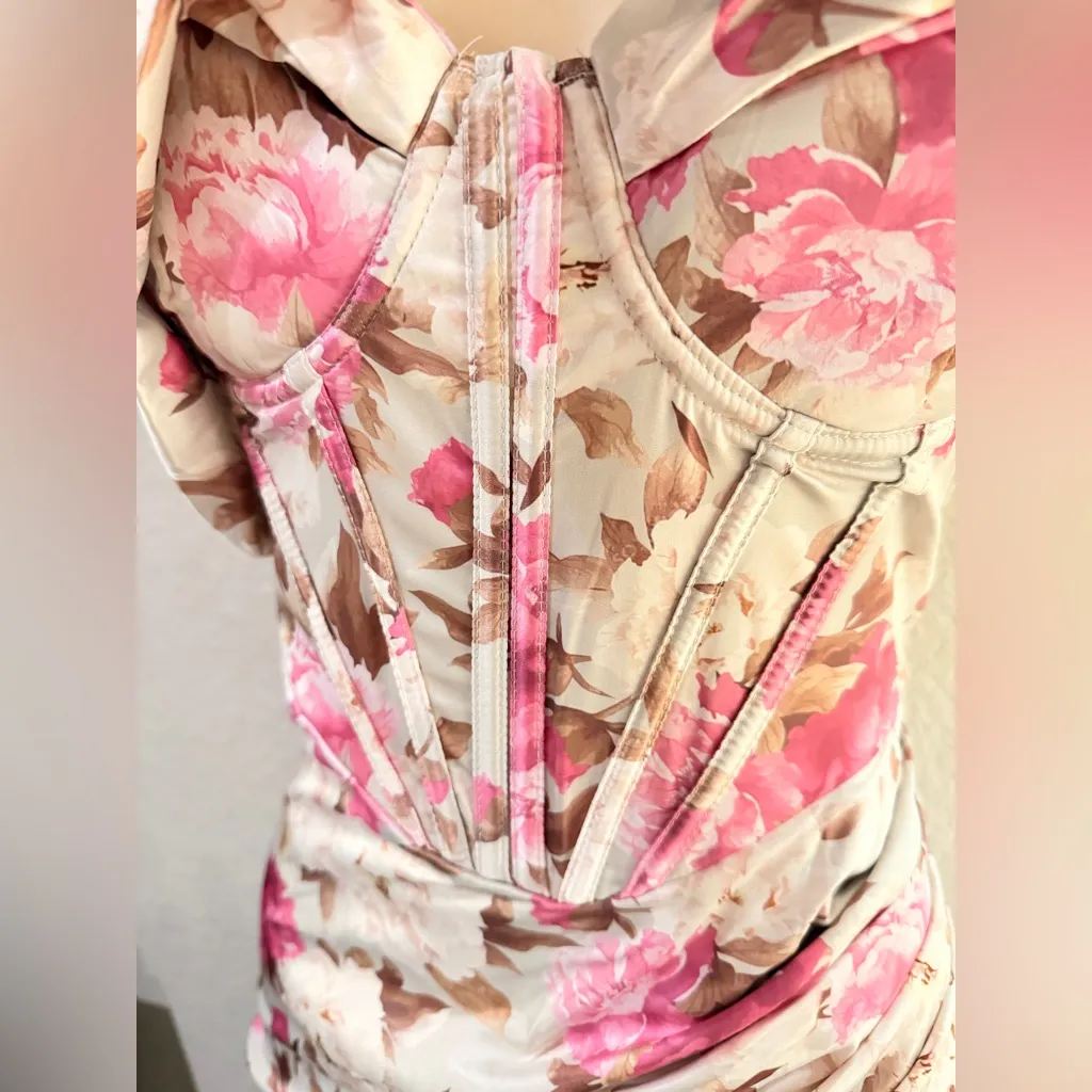 Windsor Mildred Off-The-Shoulder Floral Satin Formal Dress size Small - Image 12