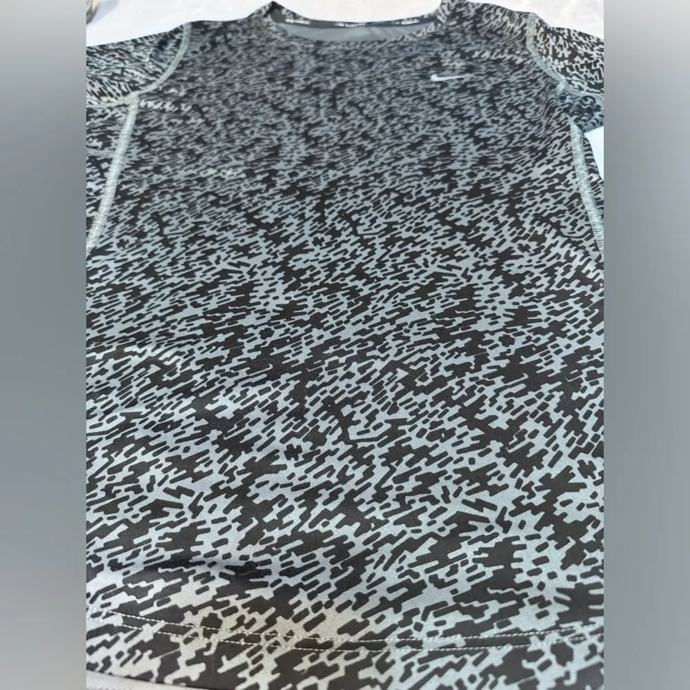 Nike Dri-Fit Running T-Shirt S EUC - Image 3